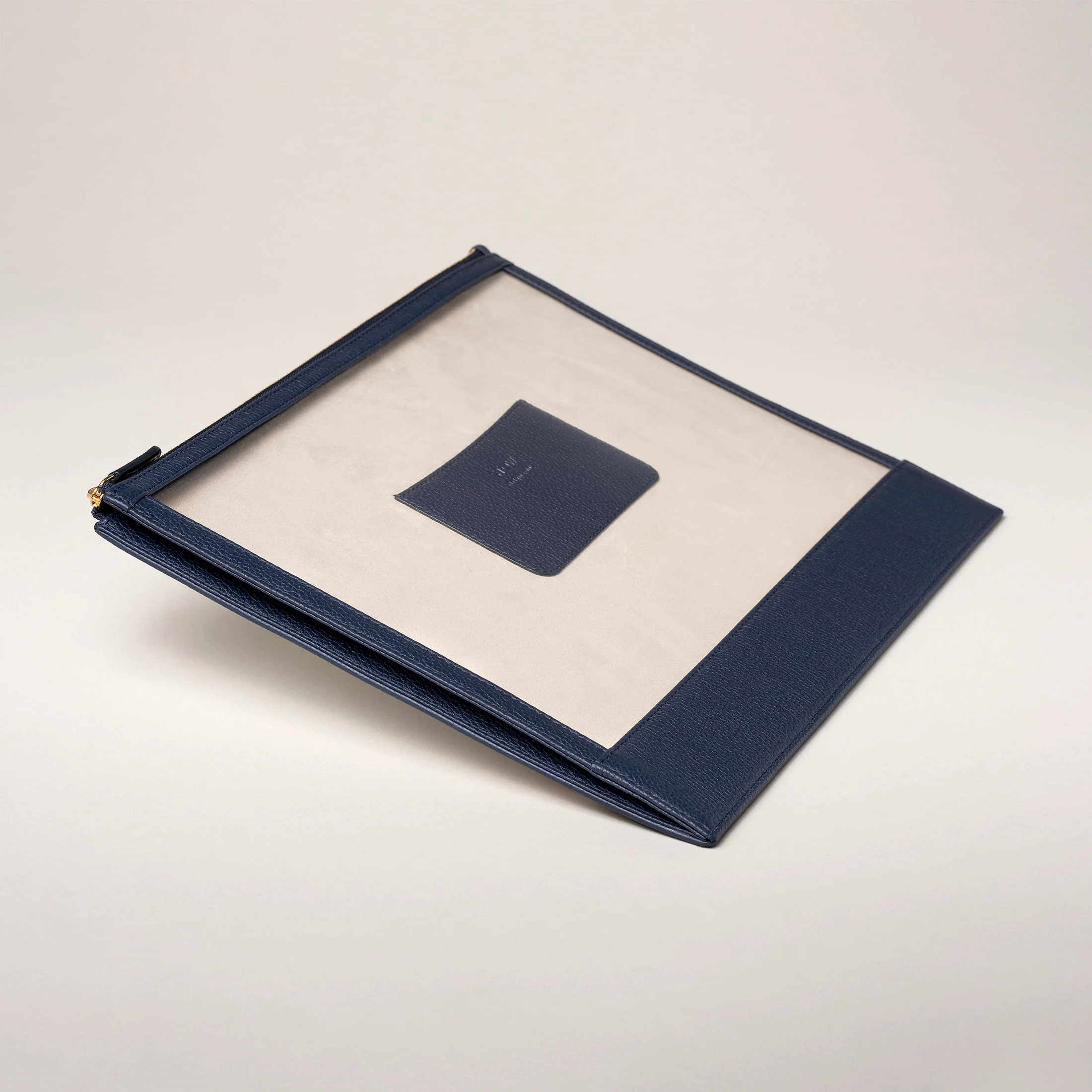 Seeview Folio - Image 5